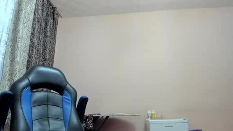 Snapshot of vano_822 chatting on 12.14.25 vano_822 online show from 12.14.25