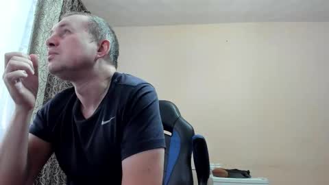 Snapshot of vano_822 chatting on 12.17.25 vano_822 online show from 12.17.25