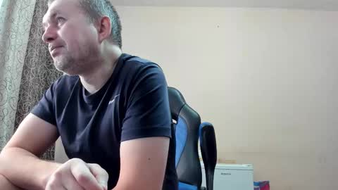 Snapshot of vano_822 chatting on 12.21.25 vano_822 online show from 12.21.25