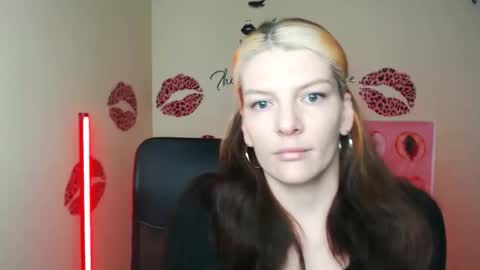 Snapshot of vanrey_ chatting on 04.19.26 Vanessa online show from 04.19.26