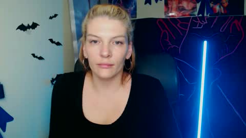 Snapshot of vanrey_ chatting on 04.20.26 Vanessa online show from 04.20.26