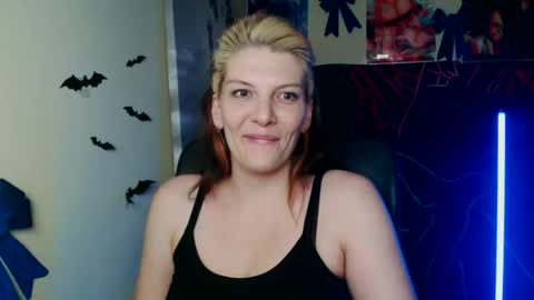 Snapshot of vanrey_ chatting on 04.22.26 Vanessa online show from 04.22.26