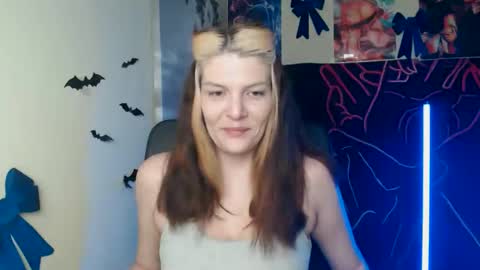 Snapshot of vanrey_ chatting on 04.26.26 Vanessa online show from 04.26.26