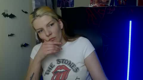 Snapshot of vanrey_ chatting on 04.30.26 Vanessa online show from 04.30.26