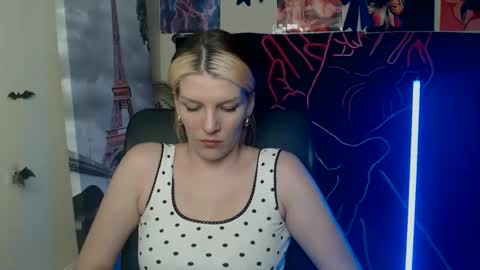 Snapshot of vanrey_ chatting on 05.04.26 Vanessa online show from 05.04.26