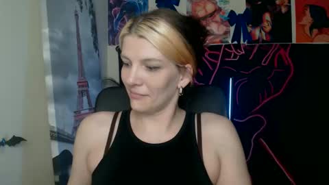 Snapshot of vanrey_ chatting on 05.05.26 Vanessa online show from 05.05.26