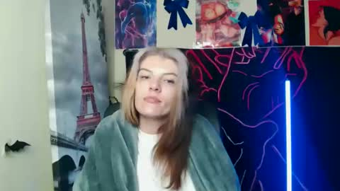 Snapshot of vanrey_ chatting on 05.17.26 Vanessa online show from 05.17.26
