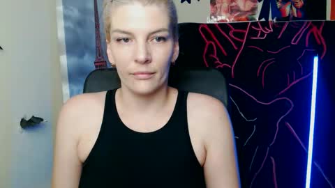 Snapshot of vanrey_ chatting on 05.20.26 Vanessa online show from 05.20.26