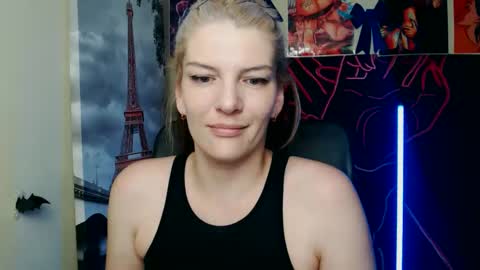 Snapshot of vanrey_ chatting on 05.21.26 Vanessa online show from 05.21.26