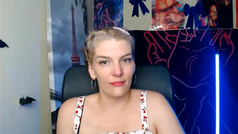 Snapshot of vanrey_ chatting on 05.22.26 Vanessa online show from 05.22.26