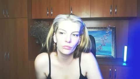 Snapshot of vanrey_ chatting on 05.25.26 Vanessa online show from 05.25.26
