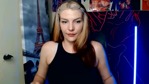 Snapshot of vanrey_ chatting on 05.25.26 Vanessa online show from 05.25.26