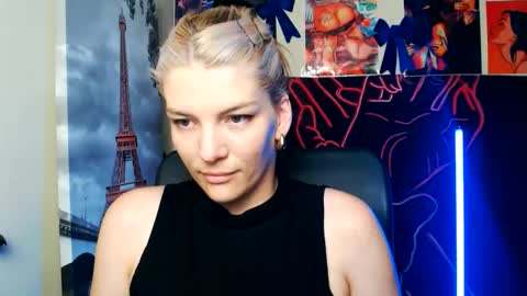 Snapshot of vanrey_ chatting on 05.26.26 Vanessa online show from 05.26.26