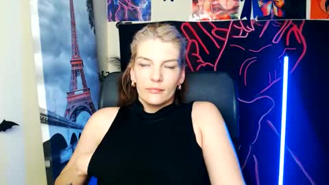 Snapshot of vanrey_ chatting on 05.27.26 Vanessa online show from 05.27.26