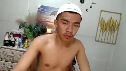 Snapshot of vanxxx2005 chatting on 02.15.25 vanxxx2005 online show from 02.15.25