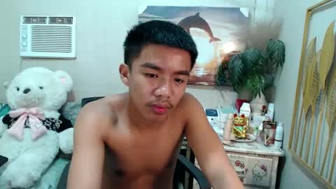 Snapshot of vanxxx2005 chatting on 03.03.25 vanxxx2005 online show from 03.03.25