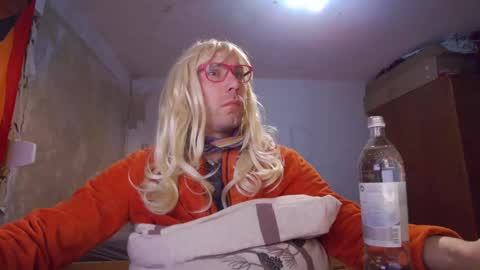 Snapshot of vanya101 chatting on 01.14.25 Vanya Gold online show from 01.14.25