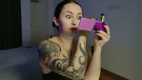 vaolietkat online show from 11.25.25