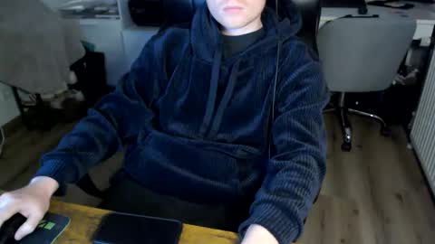 Snapshot of vaslo08 chatting on 04.22.26 Vaslo online show from 04.22.26