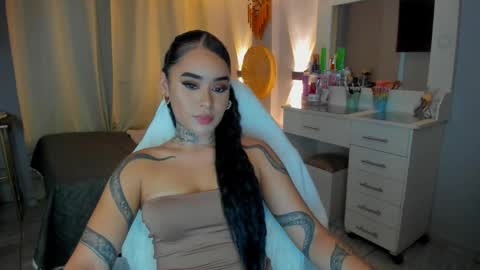 Snapshot of vayolett_bass chatting on 02.20.26 Vayolett Bass online show from 02.20.26