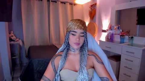 Snapshot of vayolett_bass chatting on 03.04.26 Vayolett Bass online show from 03.04.26