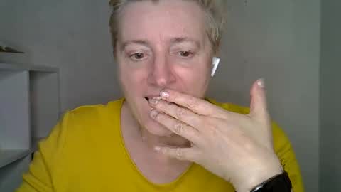 Snapshot of vea_motty chatting on 01.18.26 vea_motty online show from 01.18.26