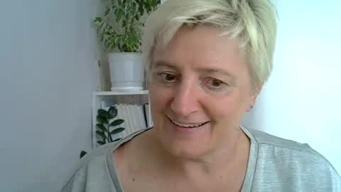 Snapshot of vea_motty chatting on 07.05.26 vea_motty online show from 07.05.26