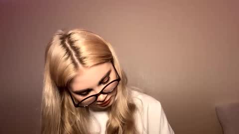 Monika online show from 11.28.25