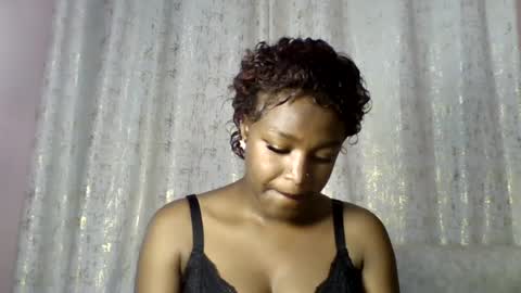 Snapshot of vee_quest chatting on 06.21.26 vee_quest online show from 06.21.26