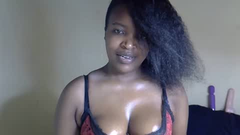 Snapshot of veesazii chatting on 05.14.26 veesazii online show from 05.14.26