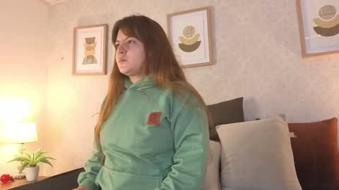 Vee Simons online show from 11.26.25