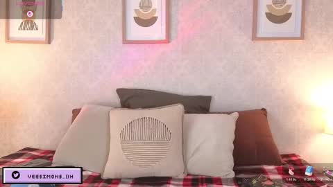 Vee Simons online show from 12.16.25