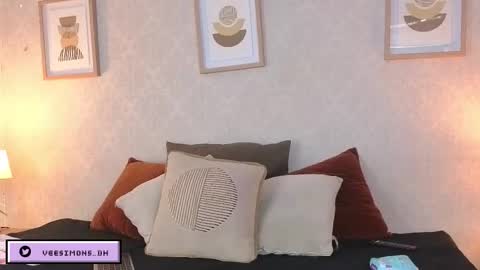 Vee Simons online show from 03.12.26