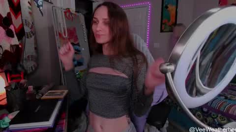 Snapshot of veeweatherbee chatting on 05.12.26 Violet Weatherbee online show from 05.12.26