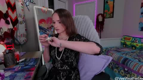Snapshot of veeweatherbee chatting on 05.16.26 Violet Weatherbee online show from 05.16.26