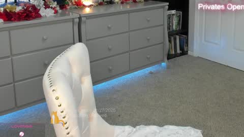 Snapshot of vegas_romance chatting on 01.28.25 vegas_romance online show from 01.28.25