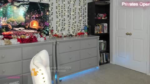 Snapshot of vegas_romance chatting on 02.02.25 vegas_romance online show from 02.02.25