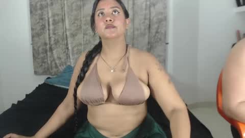 Snapshot of velaand_edwar01 chatting on 05.13.26 VelaAndEdwa online show from 05.13.26