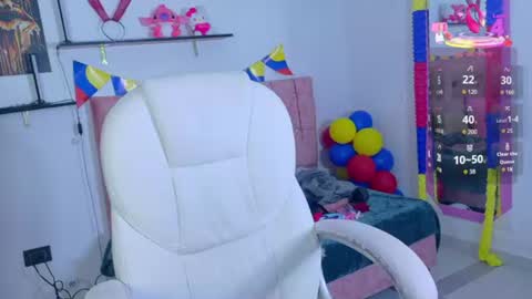 Snapshot of velinahoneyy chatting on 07.10.26 velinahoneyy online show from 07.10.26