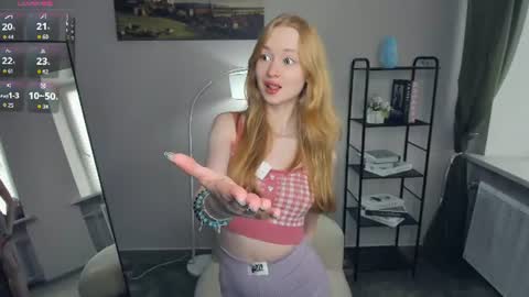 Snapshot of velinavoss chatting on 07.26.26 Alice online show from 07.26.26