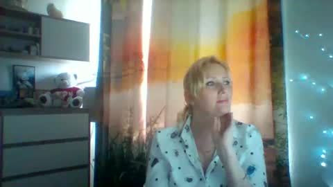 velka_raspberry online show from 05.18.26