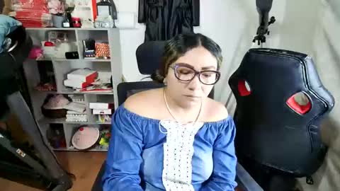 Im VelaI will be Christmas and New Year with my family December 22 to January 13 I will miss you guys. online show from 04.11.26