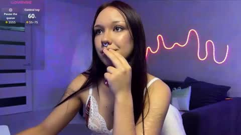 Snapshot of velunie chatting on 07.19.26 velunie online show from 07.19.26