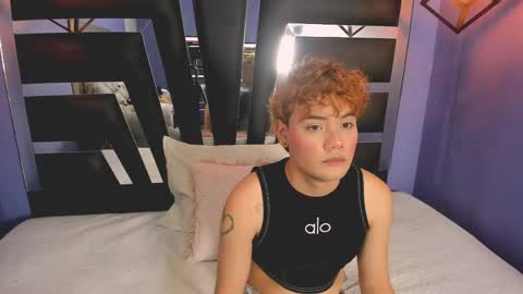Snapshot of veluniliore chatting on 04.25.26 Veluni online show from 04.25.26