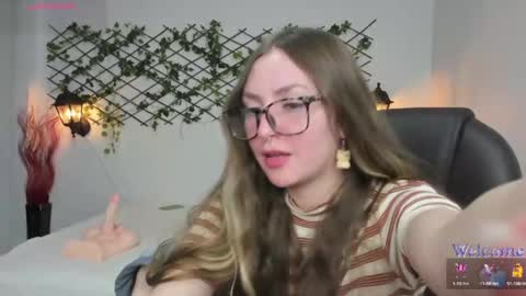 Snapshot of velvet__moon chatting on 04.23.26 Sophi online show from 04.23.26
