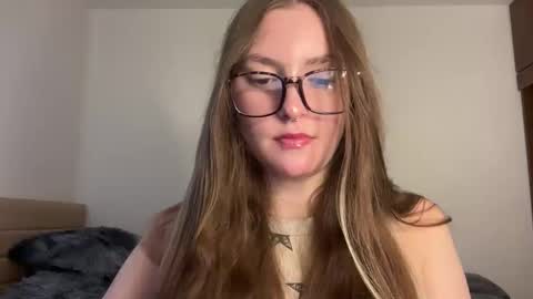 Snapshot of velvet__moon chatting on 05.04.26 Sophi online show from 05.04.26