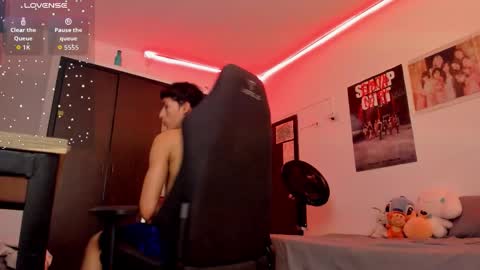 Snapshot of velvet_skyn chatting on 03.17.26 juansito online show from 03.17.26