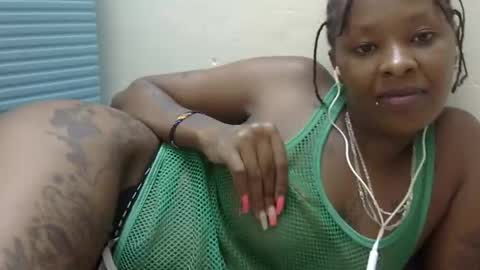 Snapshot of velvet_temptress chatting on 02.22.25 velvet online show from 02.22.25