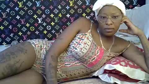 Snapshot of velvet_temptress chatting on 10.16.25 velvet online show from 10.16.25