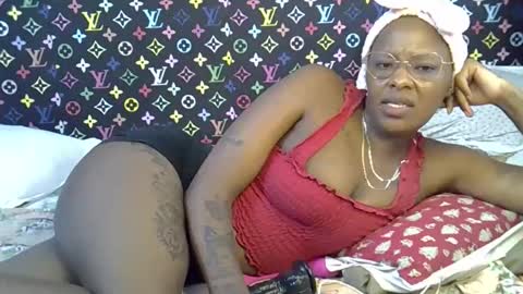 Snapshot of velvet_temptress chatting on 10.23.25 velvet online show from 10.23.25